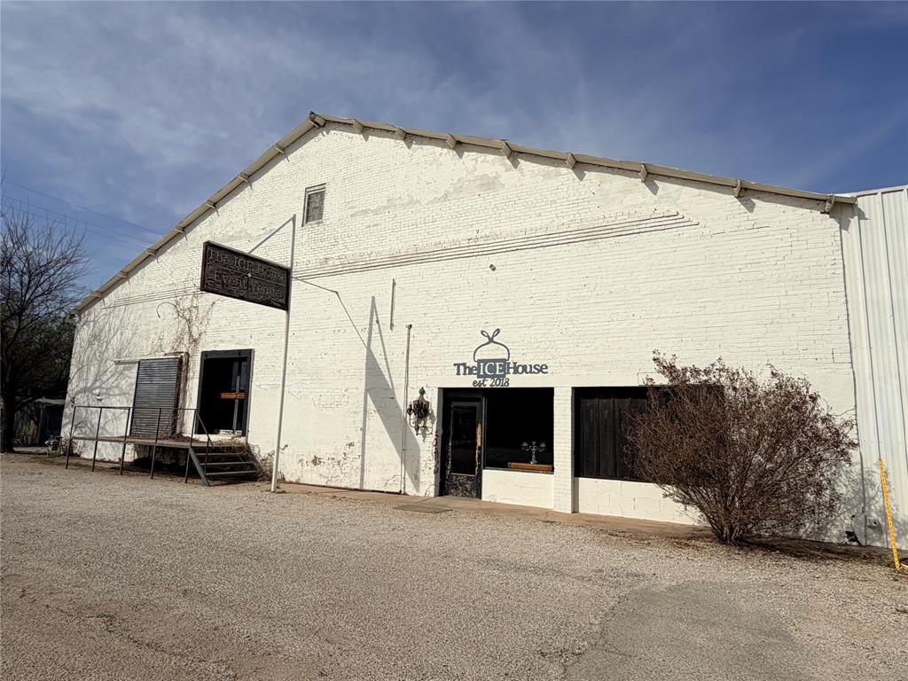 107 N Oak Street - Photo 1