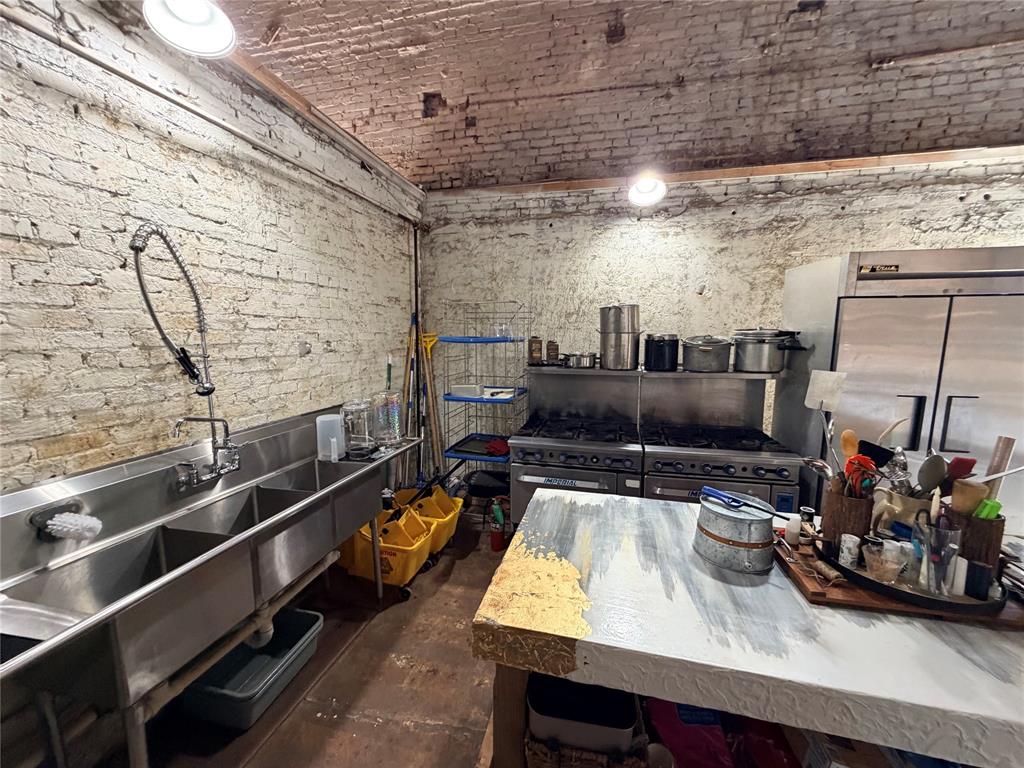 107 N Oak Street - Photo 16