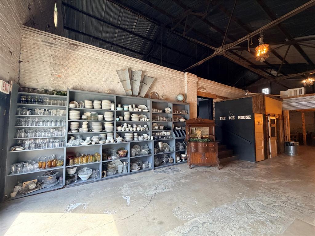 107 N Oak Street - Photo 5