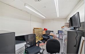 2908 E 11th Street - Photo 19
