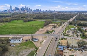 2908 E 11th Street - Photo 2
