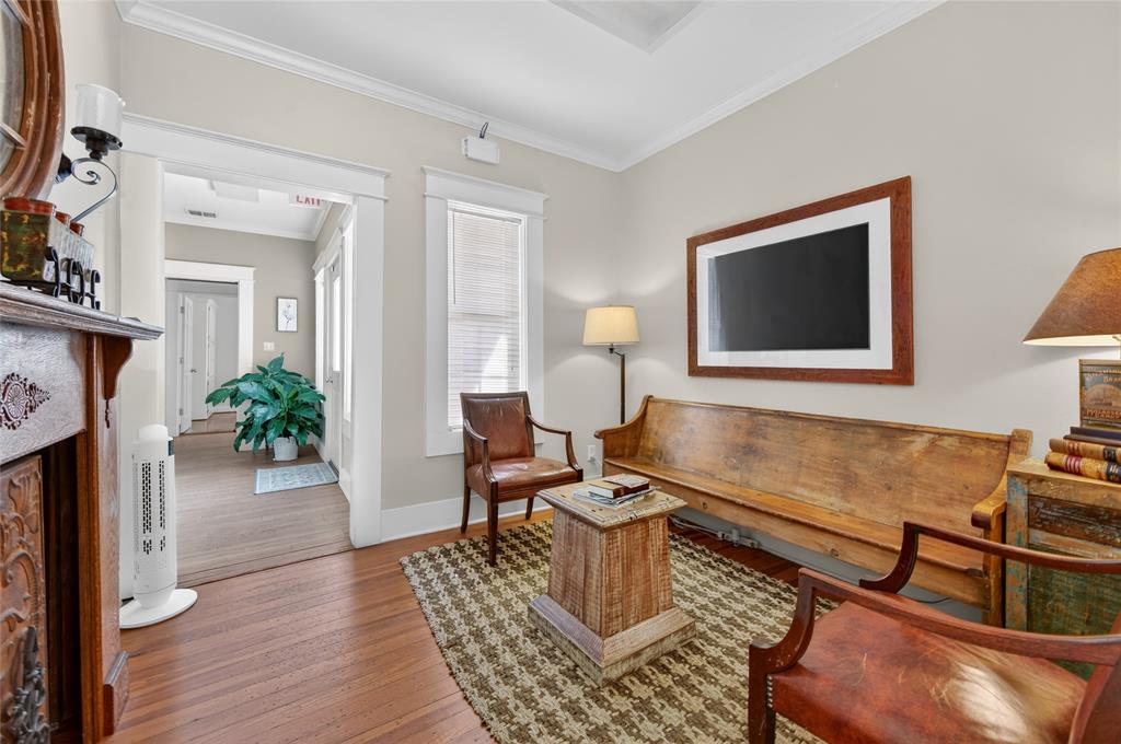 214 E College Street - Photo 2