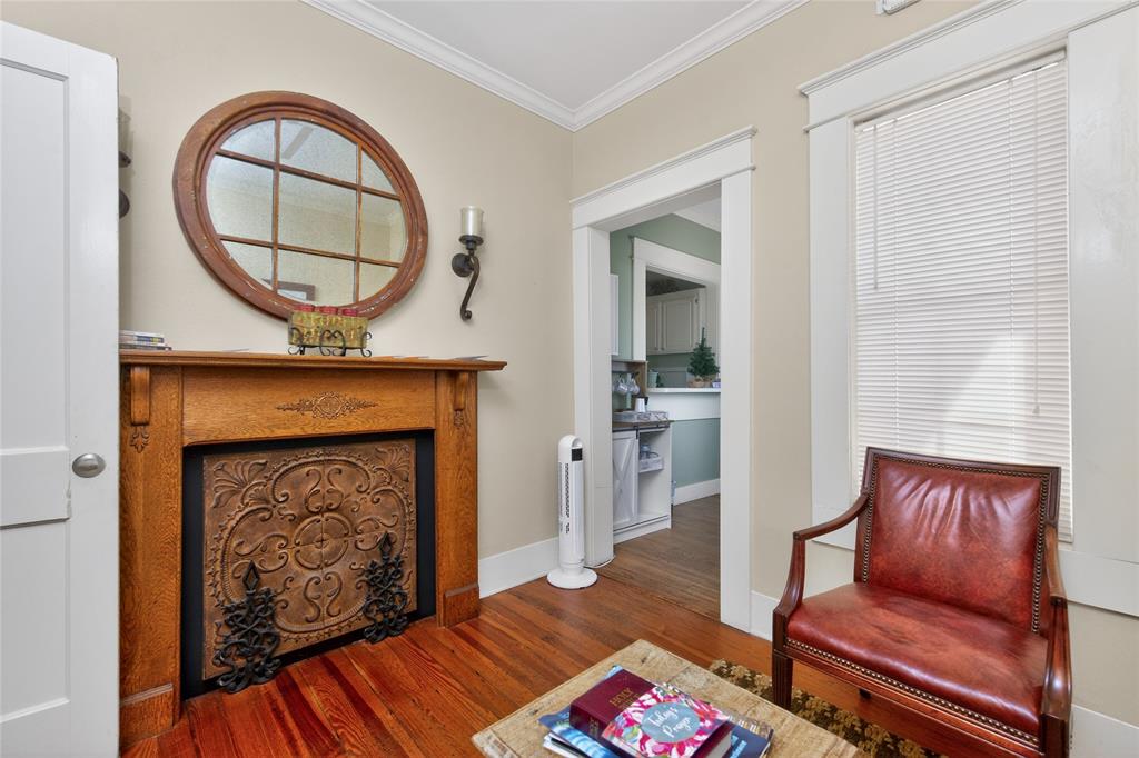 214 E College Street - Photo 3