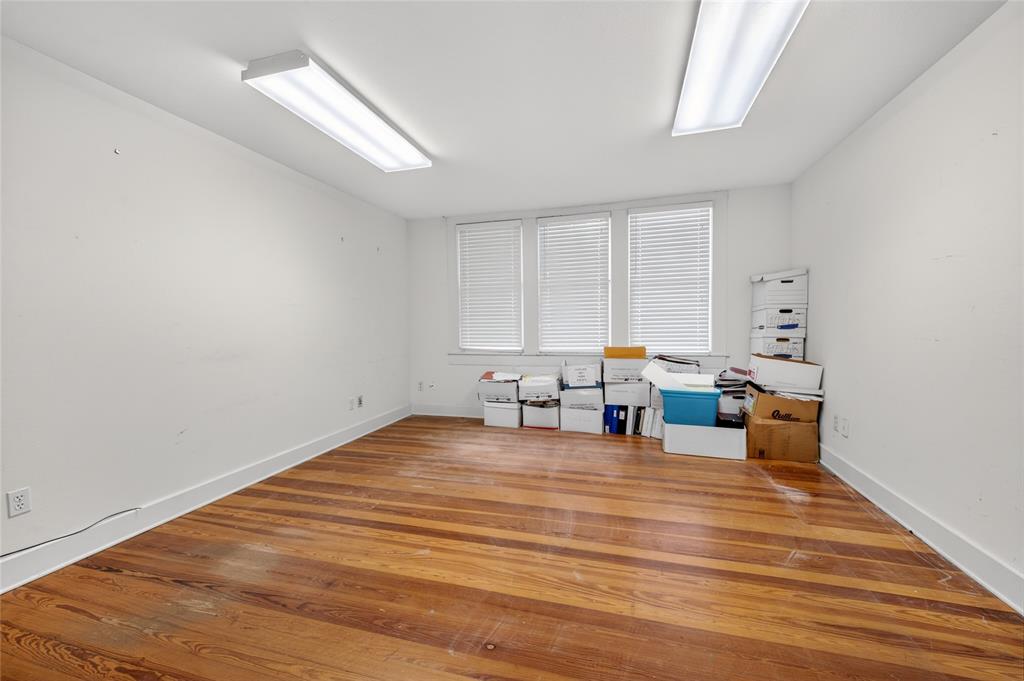 214 E College Street - Photo 30