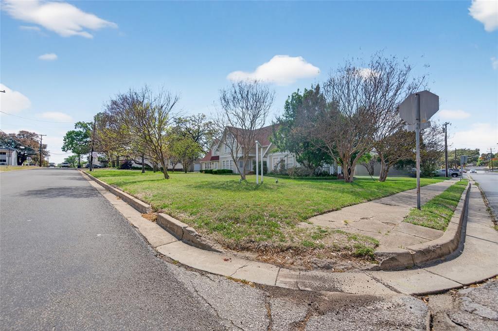 214 E College Street - Photo 38