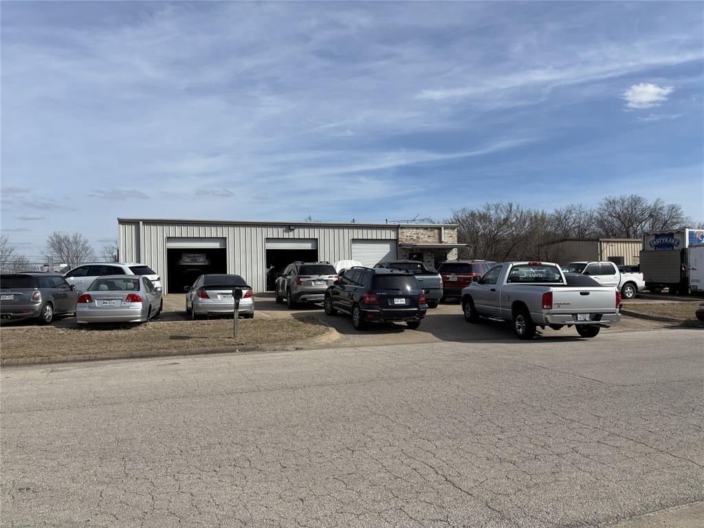7903 Traders Circle - Photo 1