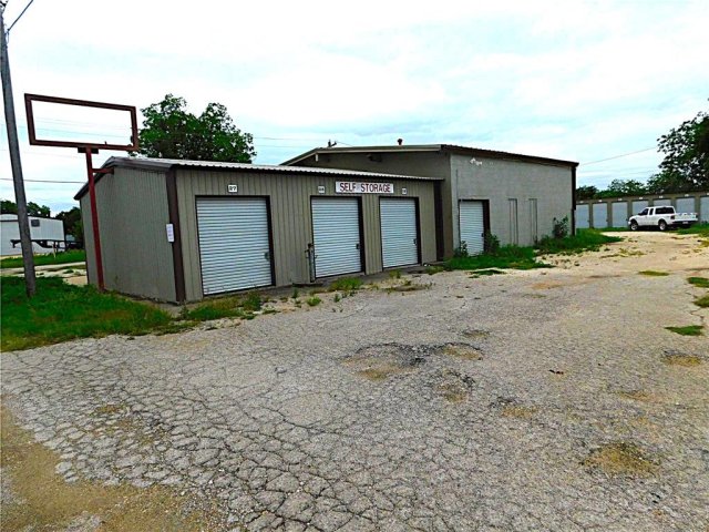 1401 N Neches Street