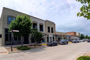1020 Halsell Street - Photo 4