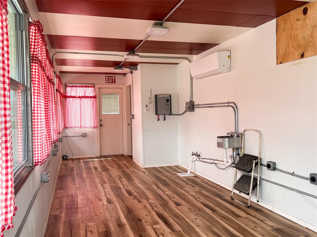 302 E Omega Street - Photo 4