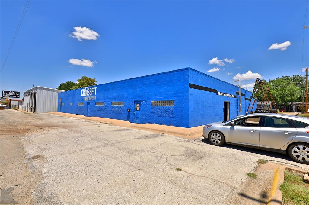 1701 N Treadaway Boulevard - Photo 1