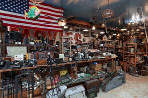 107, 109, 115 W Commerce Street - Photo 26