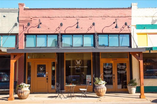 239 W Pecan Street
