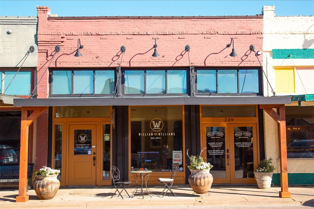 239 W Pecan Street - Photo 1