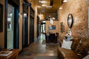 239 W Pecan Street - Photo 2