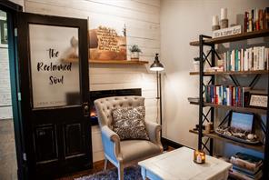 239 W Pecan Street - Photo 6