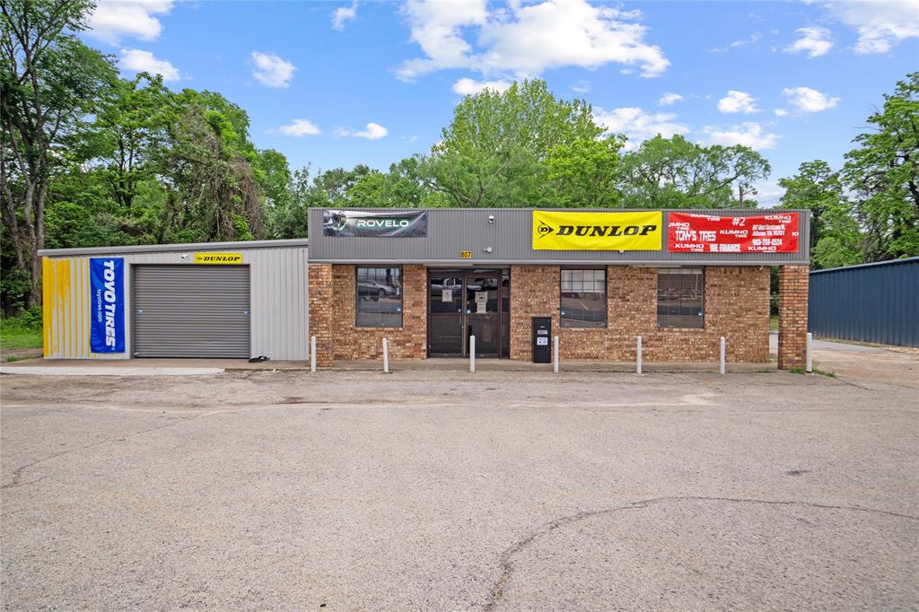 807 W Corsicana Street - Photo 1