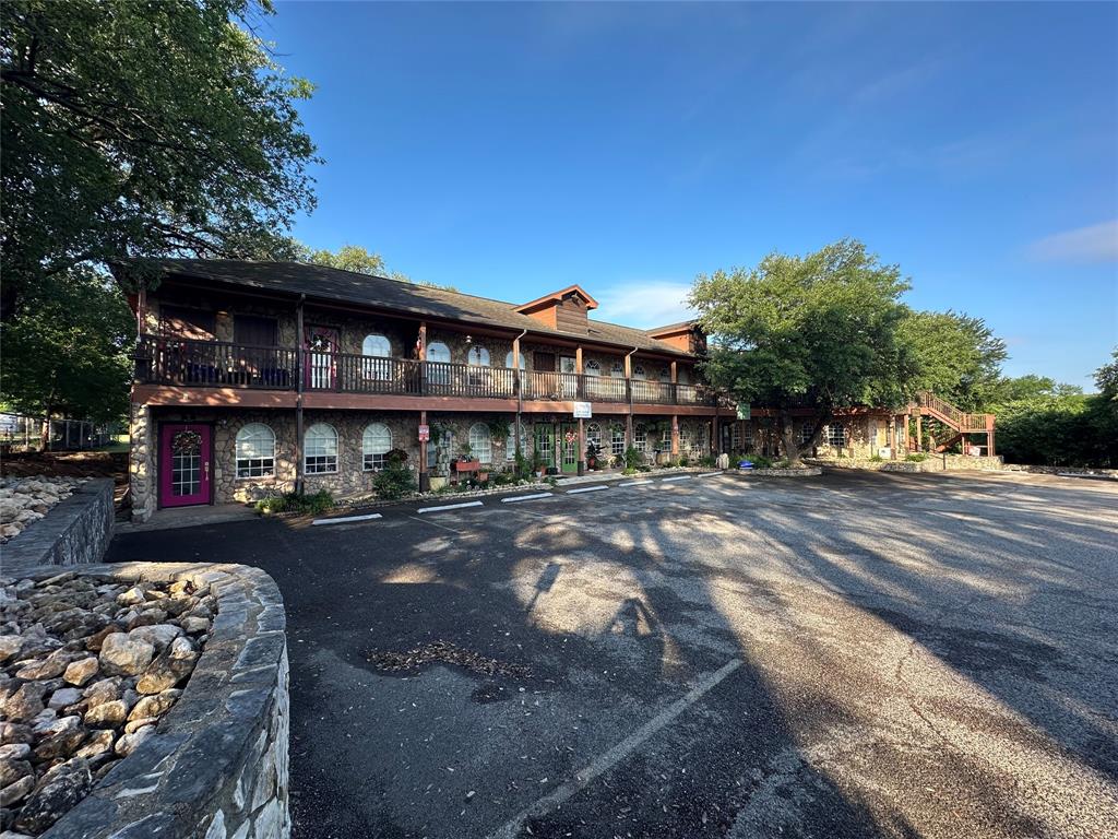 200 E Elm Street - Photo 1