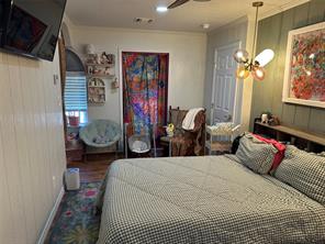 200 E Elm Street - Photo 18