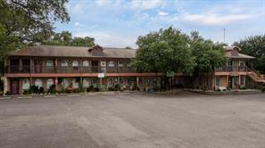 200 E Elm Street - Photo 2