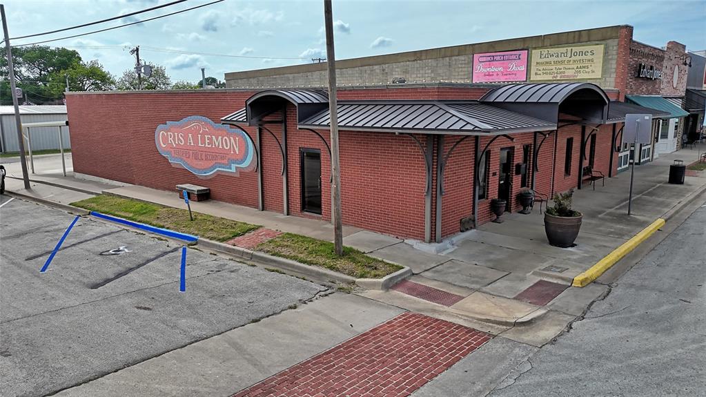 201 Clay Street - Photo 1