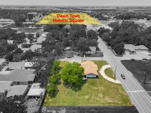 403 E Pecan Street - Photo 2