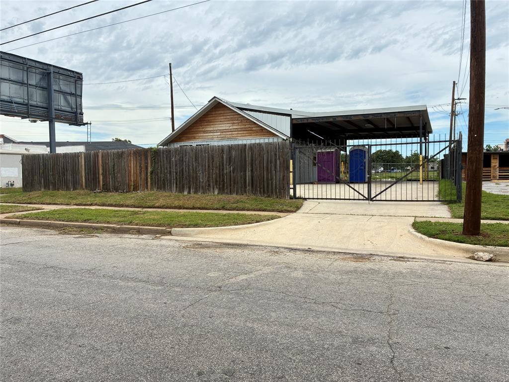 2800 E Belknap - Photo 1