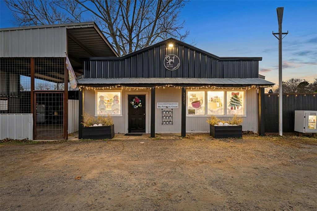 17227 State Highway 154 - Photo 2