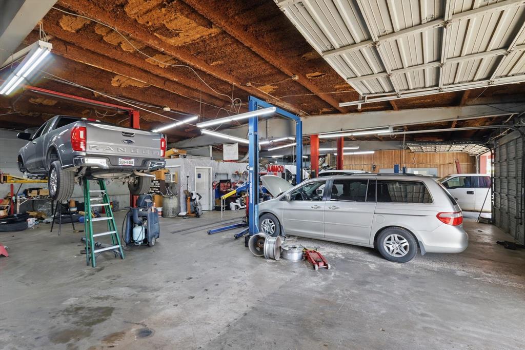 318 S Industrial Boulevard - Photo 9