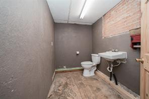 218 East First - Photo 14