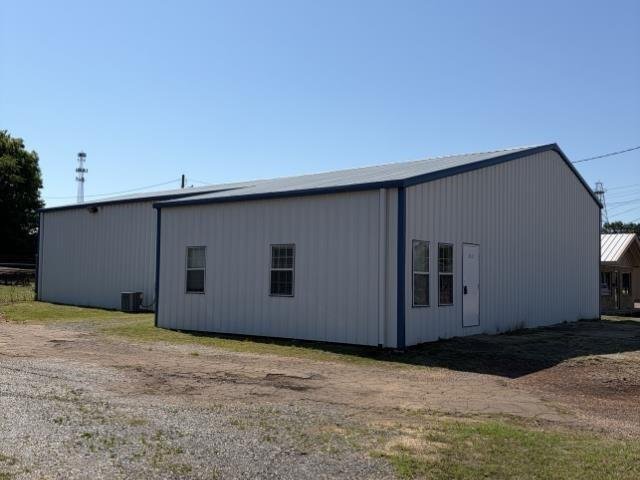 812 S Commerce St.
