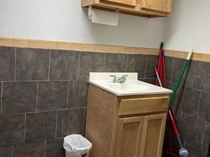 812 S Commerce St. - Photo 12
