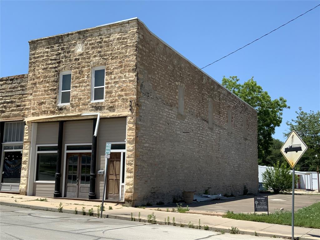 102 E Jacksboro Street - Photo 1