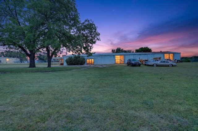 1092 W Highway 199