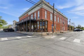 103 S Pecan Street - Photo 2