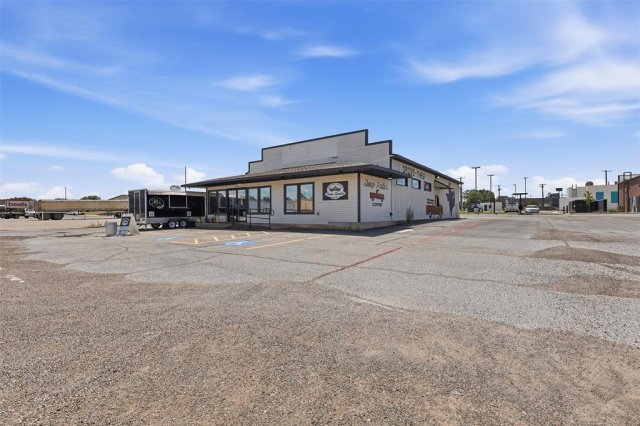 215 Shannon Road E