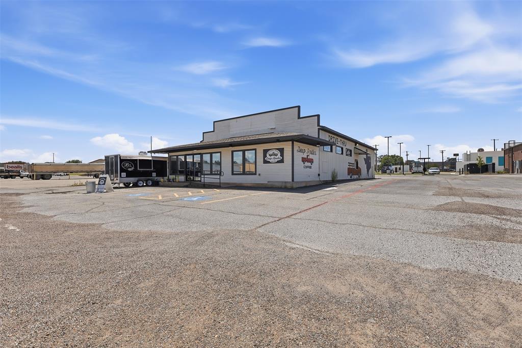 215 Shannon Road E - Photo 1