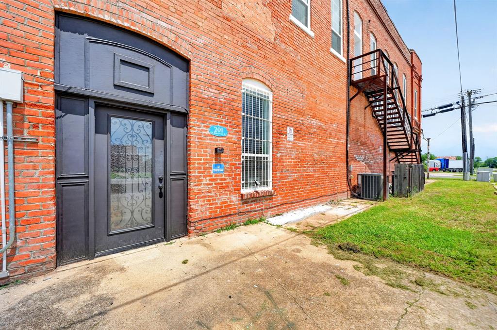 201 N Bois D Arc Street - Photo 33