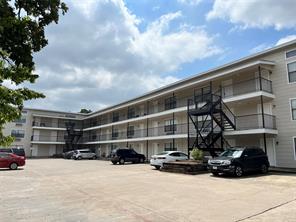 701 W Sycamore Street - Photo 2