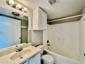 701 W Sycamore Street - Photo 8