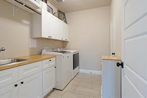 1035 Hickory Lane - Photo 4