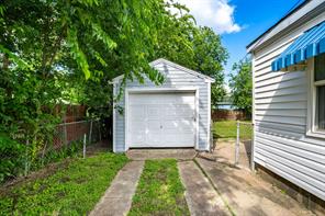709 Sissom Road - Photo 3