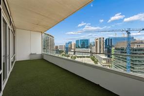 2430 Victory Park Lane - Photo 24
