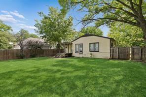 1120 S Pine Street - Photo 1