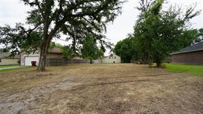 704 E 6th Street - Photo 4