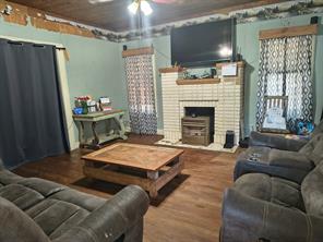 1308 Avenue L - Photo 2