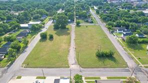 715 W Sears - Photo 1