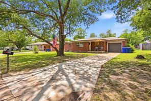 807 Elizabeth Boulevard - Photo 1