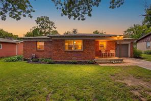 807 Elizabeth Boulevard - Photo 2