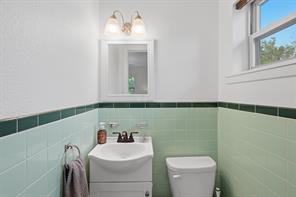 807 Elizabeth Boulevard - Photo 21