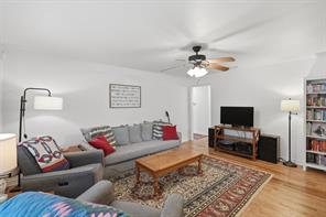 807 Elizabeth Boulevard - Photo 7